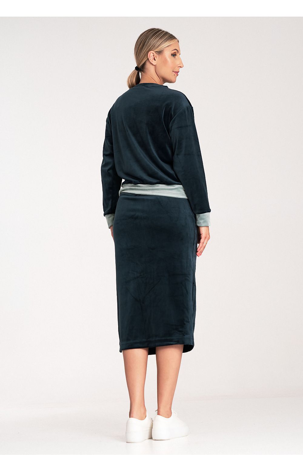 Stylish pencil skirt with side slit from Figl, designed to complement the two-colour blouse in an elegant ladies' velour set.