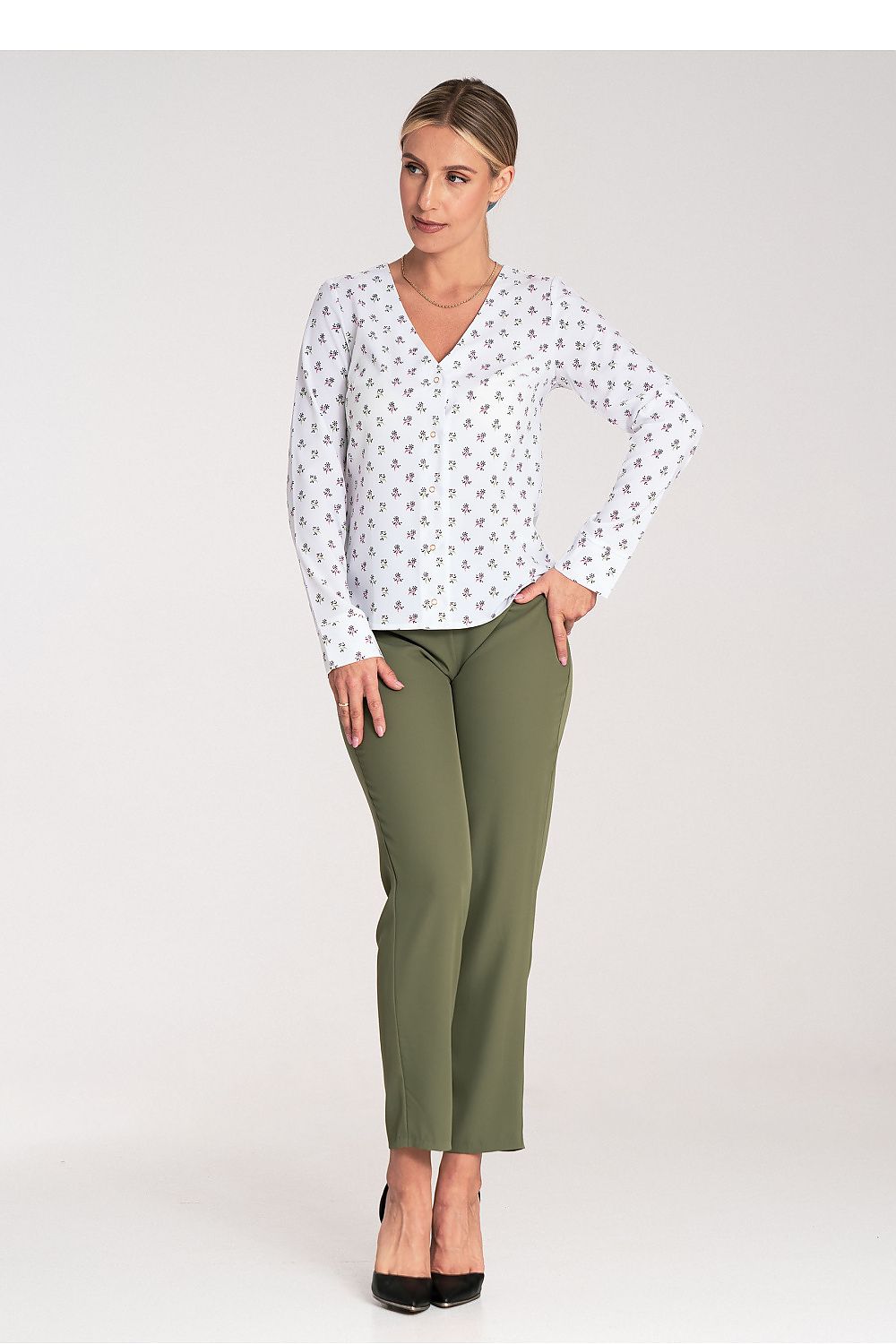 Stylish presentation of Figl long sleeve fitted shirt against a neutral backdrop, highlighting its elegant design and soft fabric.