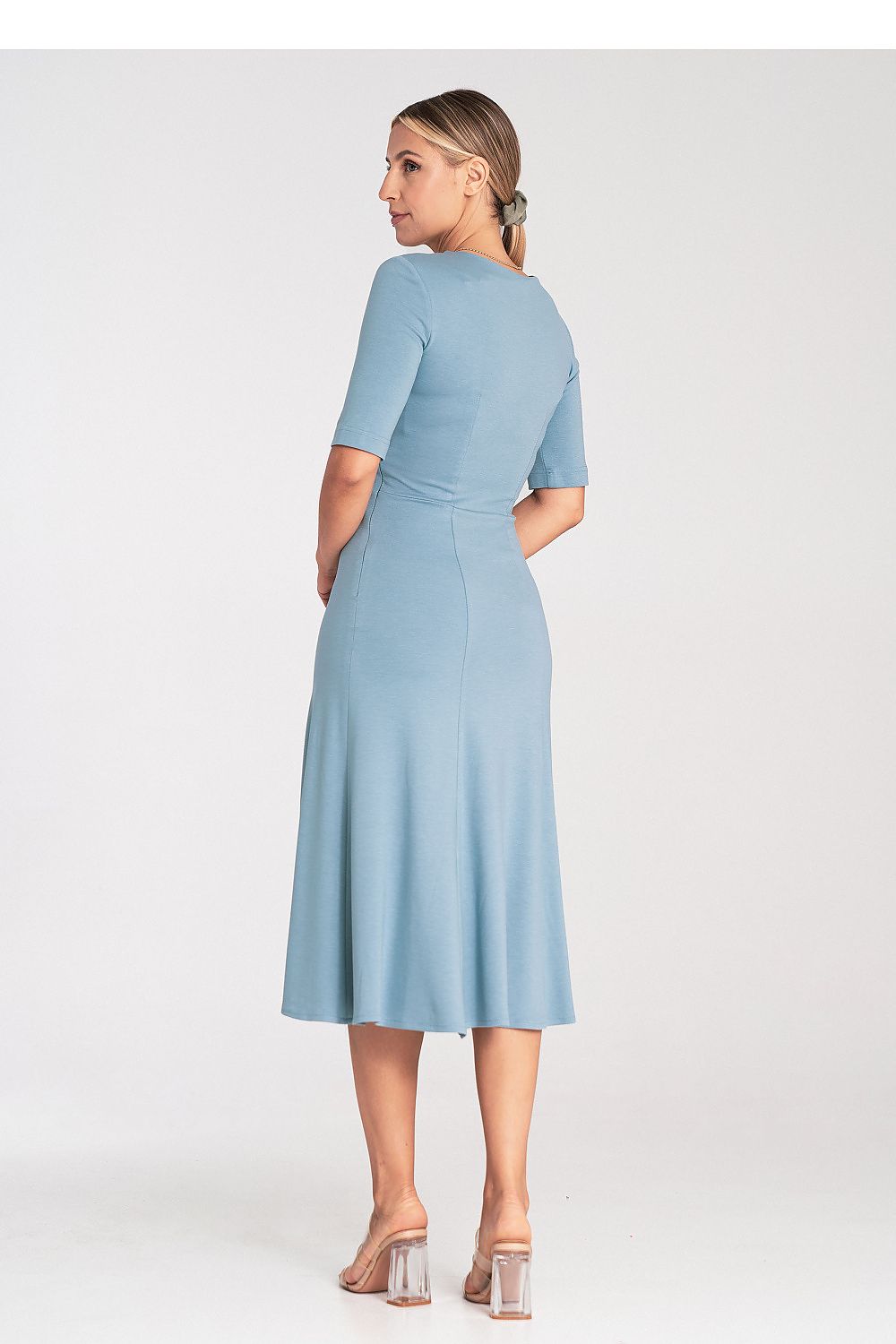 Charming Figl midi dress showcasing exquisite tailoring with a side zipper, perfect for special occasions.