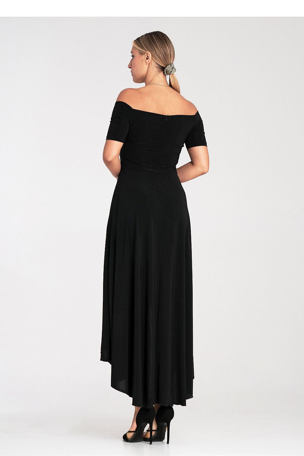 Elegant evening wear by Figl, featuring a graceful zip back and flattering waistline for sophisticated style.