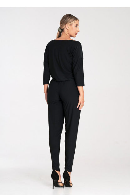 Elegant Figl jumpsuit in a stylish display, emphasising its boat neckline and loose fit, ideal for fashionable events.