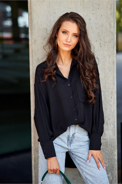 Close-up of the classic collar and button front of the oversized women's shirt by Roco Fashion, highlighting exquisite craftsmanship.