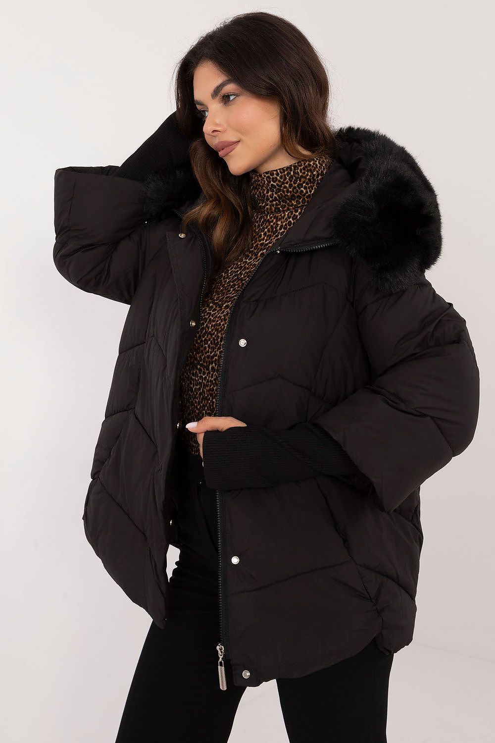 MBM elegant women's quilted jacket showcasing stylish quilting and synthetic insulation for comfort and warmth on chilly days.