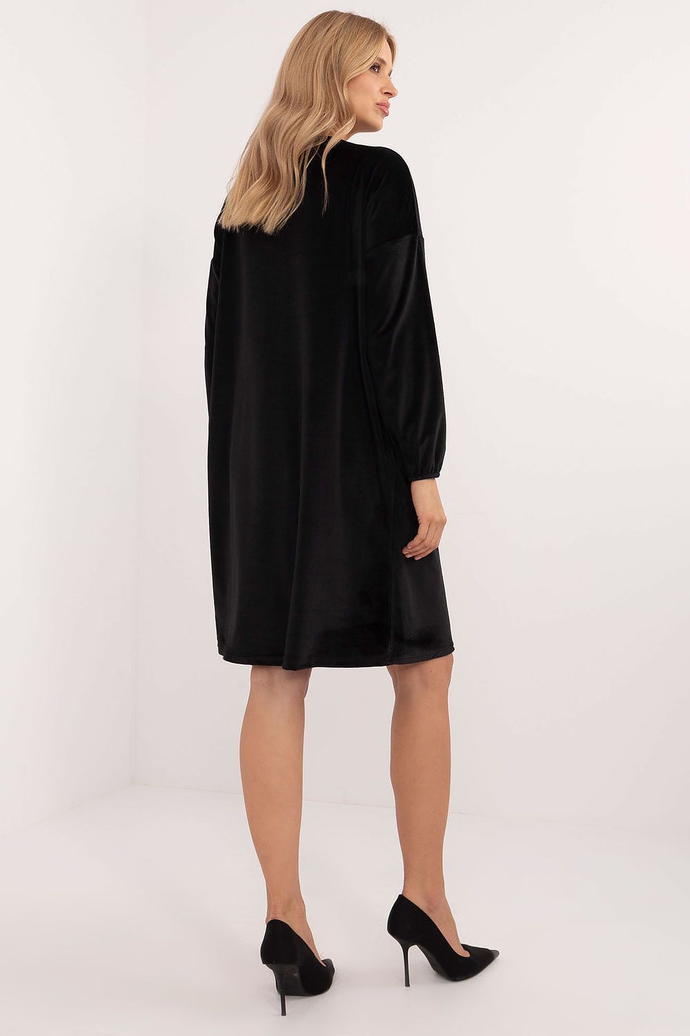 Elegant velour daydress by Italy Moda featuring a heart neckline and long sleeves, perfect for stylish everyday wear.