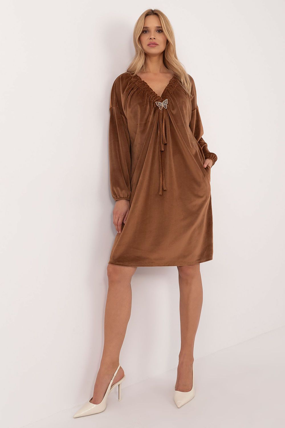 The back view of the Italy Moda velour daydress, highlighting its simple and chic cut that complements any body shape.