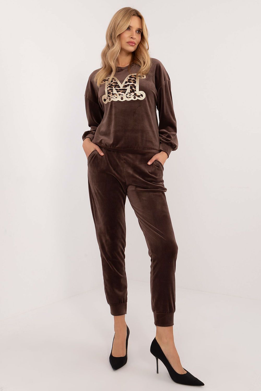 Luxury women's velour lounge set from Italy Moda, featuring a stylish blouse and pants in soft viscose blend, perfect for casual occasions.