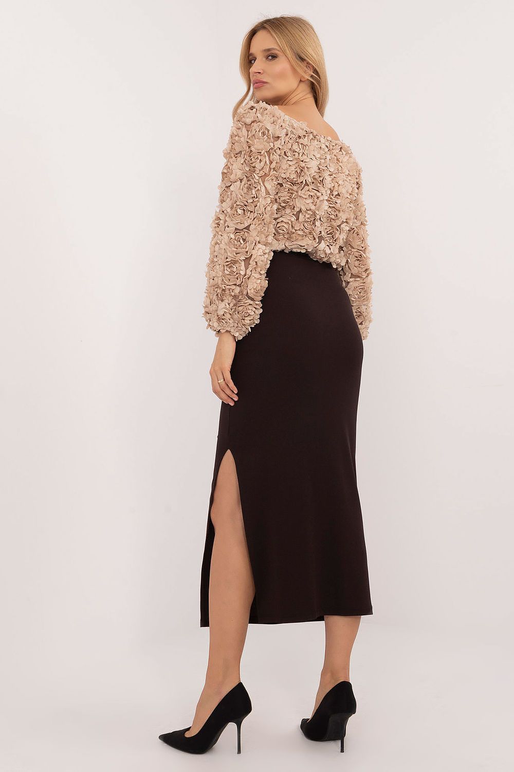 Stylish side view of the Italy Moda sleek midi skirt with slit, perfect for blending comfort and luxury in everyday wear.