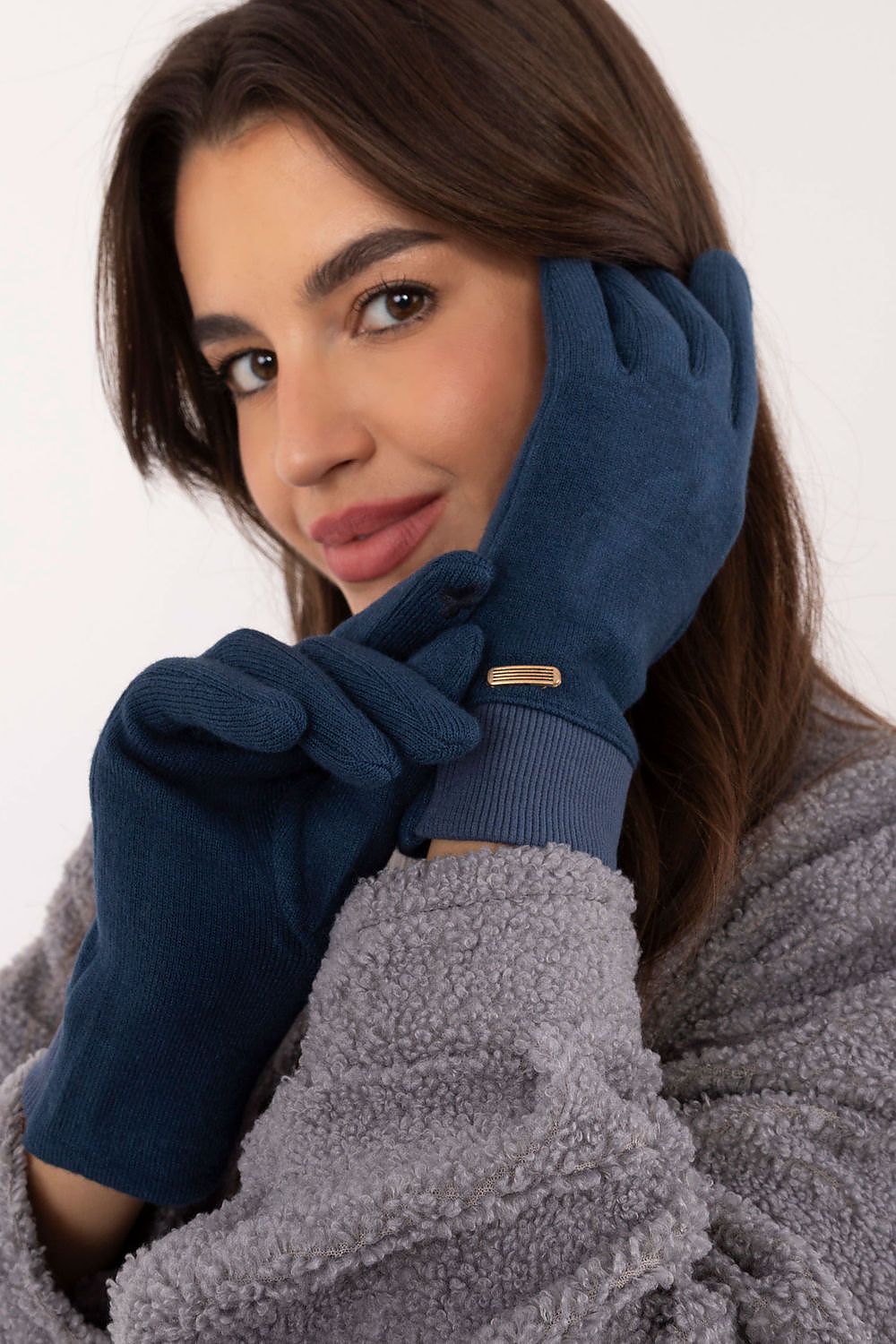 Chic and warm ribbed fingerless gloves with a sophisticated flower print on the index finger, from luxury brand AT, designed for fashionable winter use.