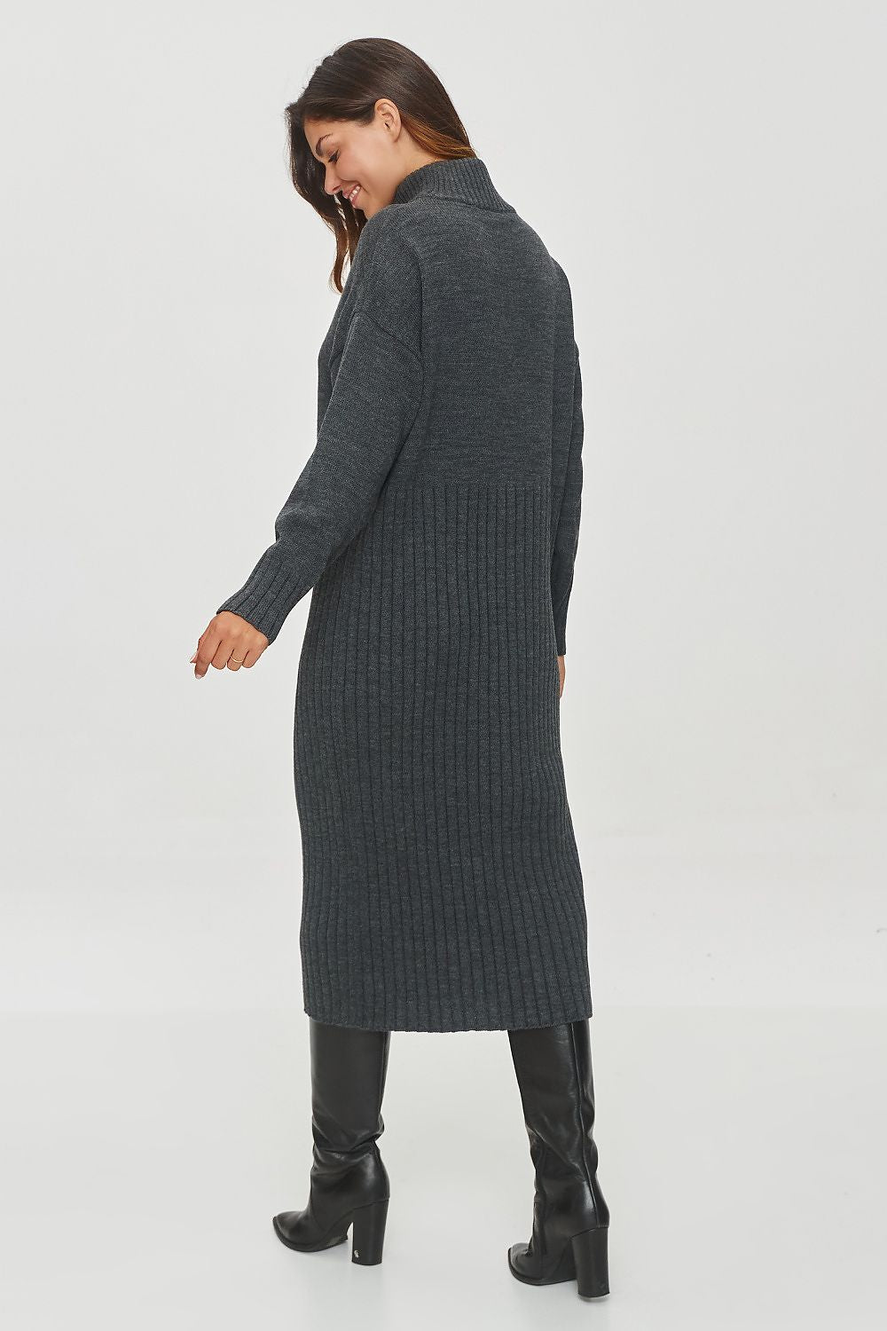Versatile below-the-knee Daydress by Makadamia with ribbed weave detailing, ideal for both casual and formal occasions.