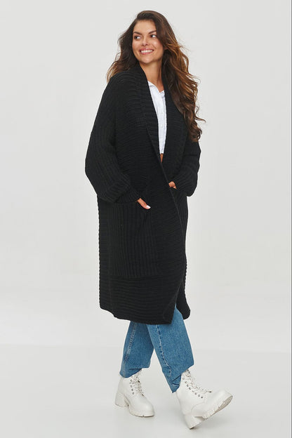 Chic women's long cardigan by Makadamia, featuring an elegant below-the-knee cut and practical side pockets for ultimate style and comfort.