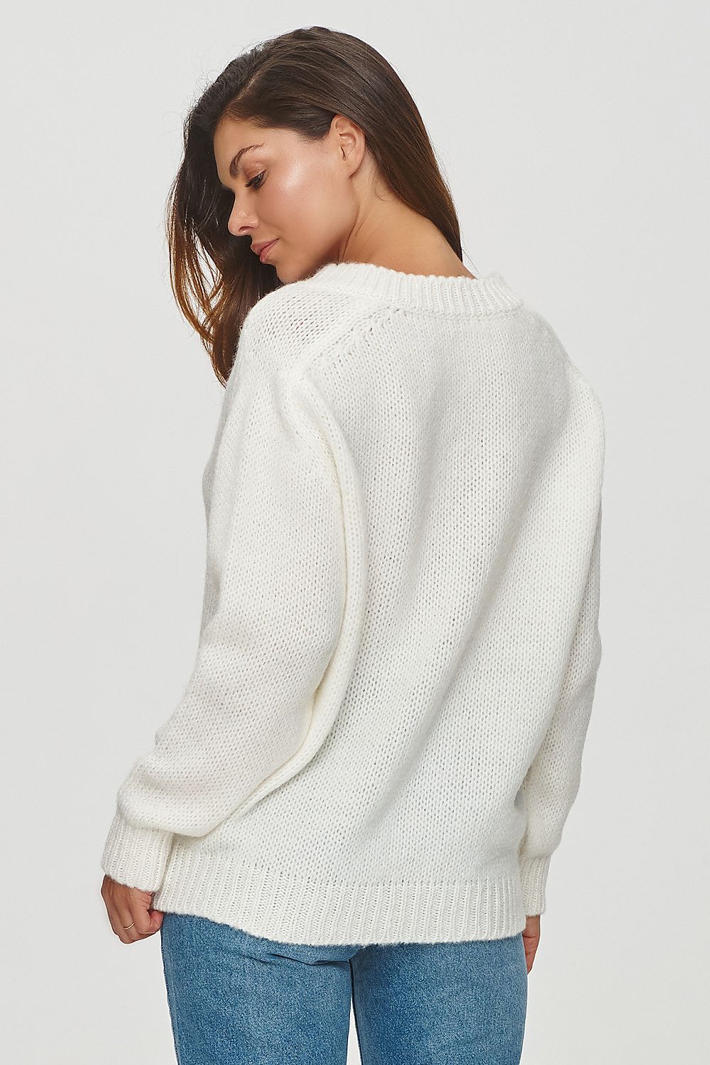 Luxurious women's V-neck jumper by Makadamia, crafted from soft fluffy material, showcasing a cozy fit and timeless style.