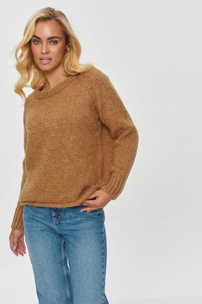 Luxurious Makadamia loose-fitting sweater featuring a classic round neckline and long sleeves, ideal for stylish layering on colder days.