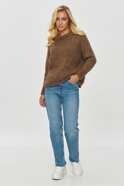 Sophisticated Makadamia acrylic and wool blend sweater, tailored for a luxurious feel and contemporary style.