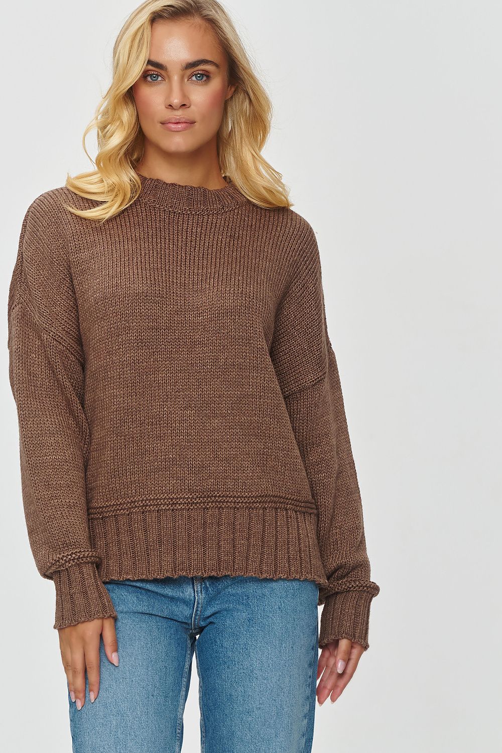 Makadamia luxury Women's sweater in EU 0 size, exemplifying elegance and comfort in a soft acrylic blend.