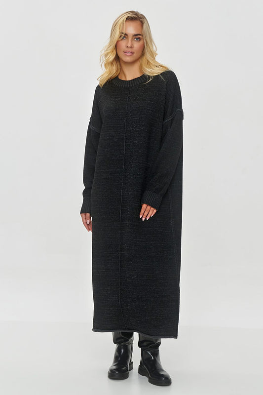 Luxurious oversized long women's sweater by Makadamia, featuring a comfortable acrylic knit and elegant melange pattern, ideal for autumn and winter styling.