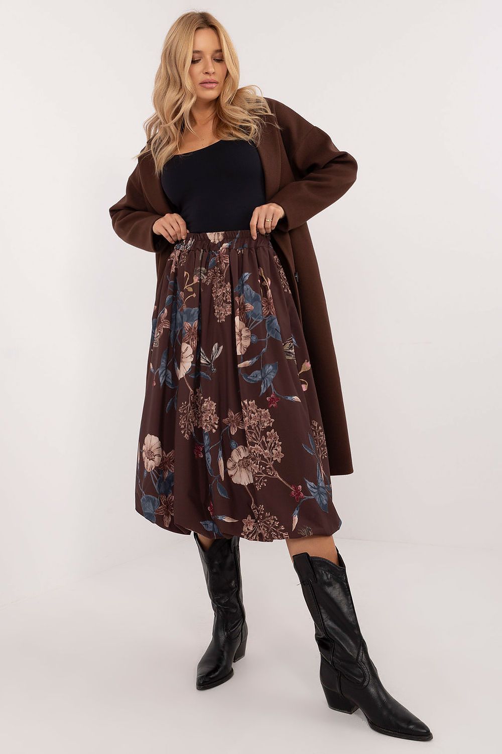 Elegant floral midi bomber skirt designed by Italy Moda, featuring an elastic waistband for comfort and sophistication.