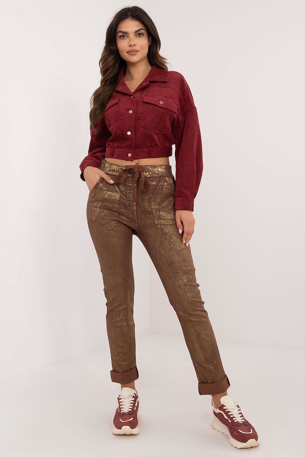 Sophisticated mid-rise tapered women's trousers by Italy Moda, featuring functional side pockets and a tailored fit.
