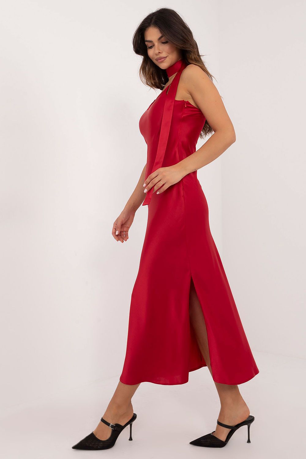Side view of the strapless evening dress by Lakerta, perfect for formal events, accentuating the feminine silhouette.
