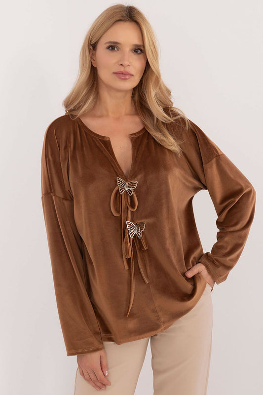 Elegant velour blouse with butterfly ties by Italy Moda, featuring long sleeves and a heart neckline, perfect for adding a touch of glamour to everyday wear.