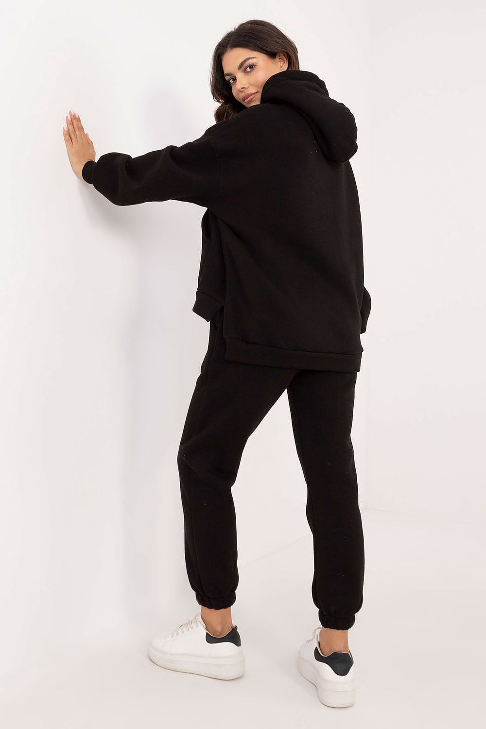 Elegant long-leg pants from the warmed women's casual sweatshirt set by Factory Price, showcasing high waist, stylish ribbed cuffs, and convenient slip-in side pockets for ultimate comfort and sophistication.