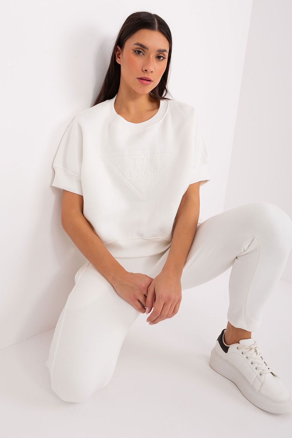 Close-up of the luxurious fabric and design details of the Women's Insulated Casual Sweatshirt Set by Factory Price, showcasing cotton and polyester blend.