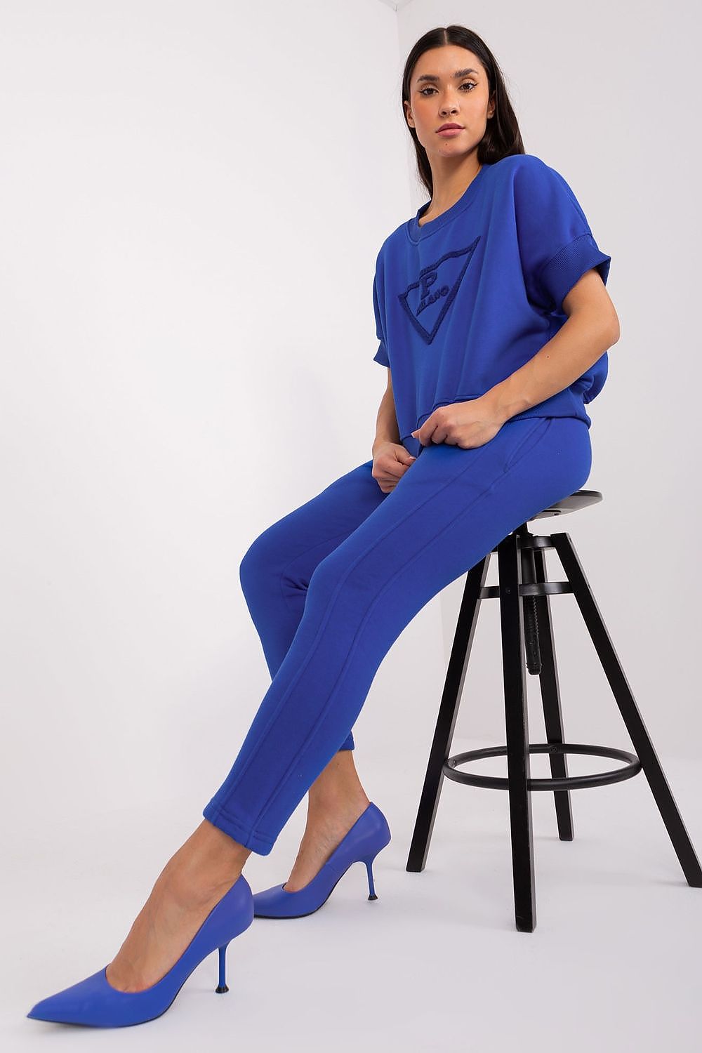 Close-up of the detailed fashionable print on the front of the casual sweatshirt, showcasing luxury craftsmanship by Factory Price.