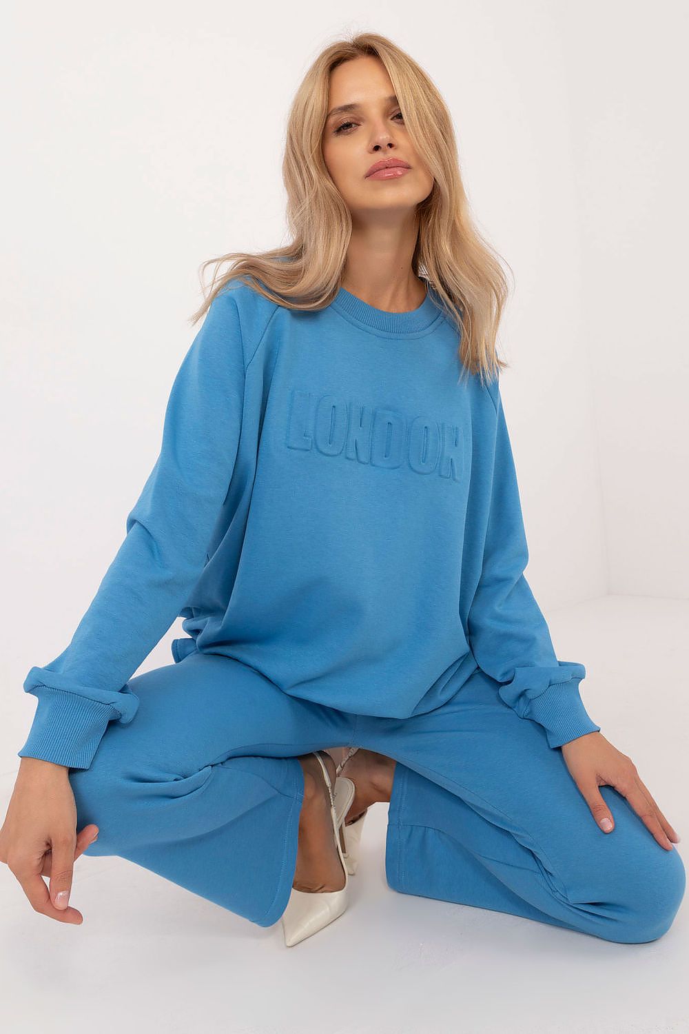 The full luxury women's casual tracksuit display, featuring a stylish sweatshirt and high waist pants, expertly crafted by Factory Price for everyday elegance.
