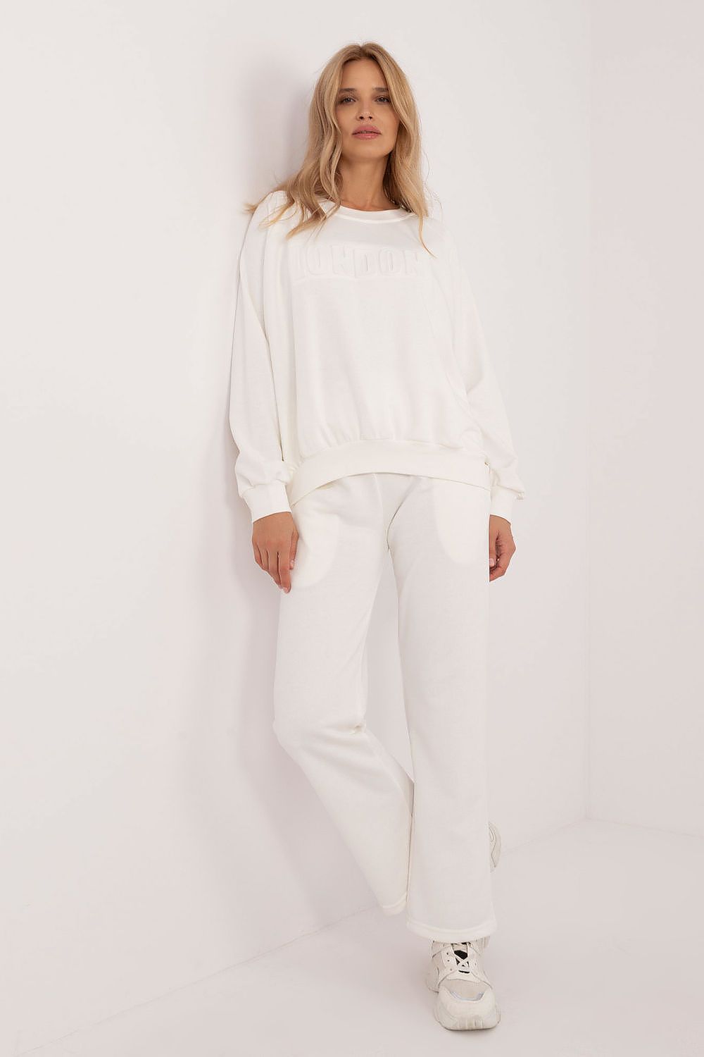 Comprehensive view of women's casual tracksuit ensemble, emphasizing the comfortable fit and stylish design details, expertly created by Factory Price.