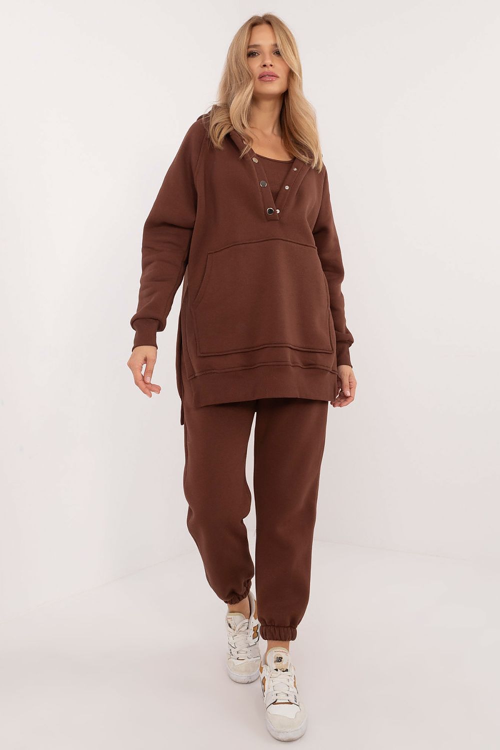 Chic cotton blend pants with ribbed cuffs and high waist, designed for a flattering fit in the warmed women's 3-piece set by Factory Price, perfect for autumn outings.