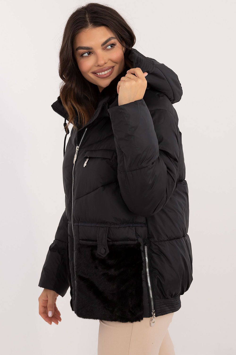 Versatile MBM luxury women's quilted jacket with zip closure and slide-in pockets, perfect for on-the-go autumn outings.
