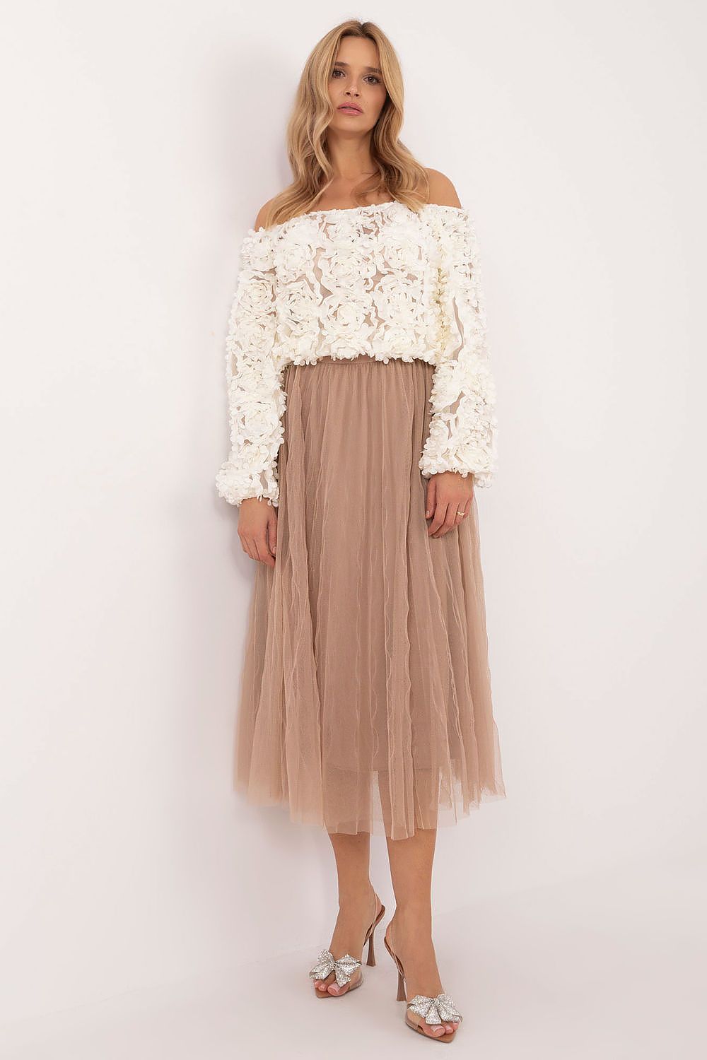 Soft lining of Factory Price’s elegant midi tulle skirt, providing comfort and preventing see-through, ideal for versatile wardrobe styling.