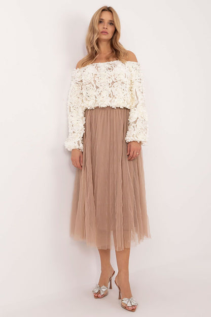 Soft lining of Factory Price’s elegant midi tulle skirt, providing comfort and preventing see-through, ideal for versatile wardrobe styling.