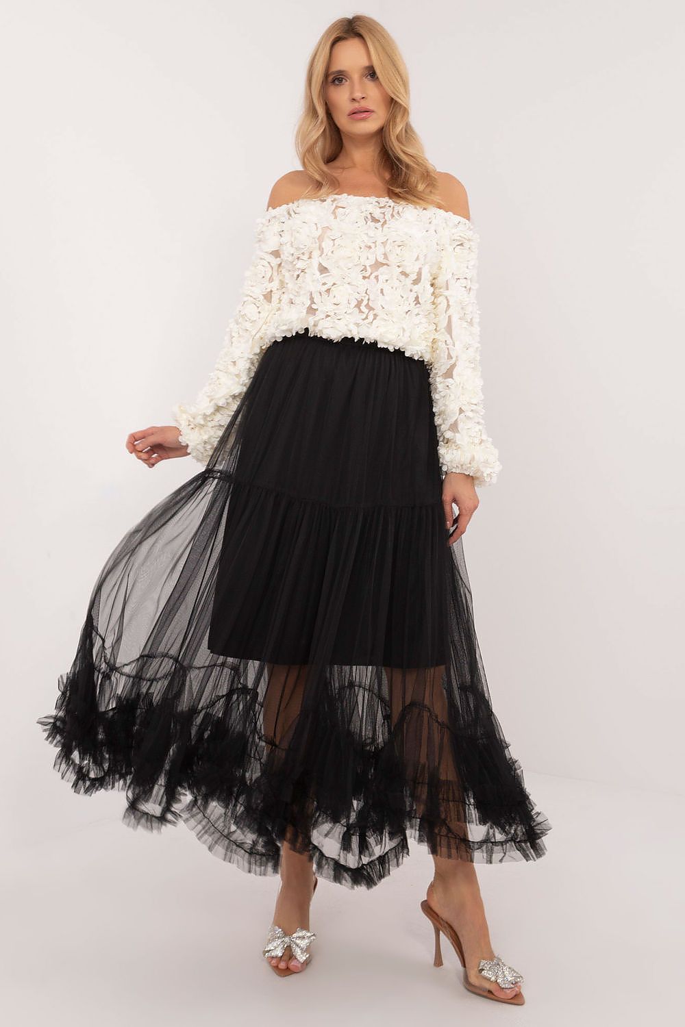 Elegant Boho Maxi Tulle Skirt with Ruffle by Factory Price, showcasing its flowing polyester fabric and decorative ruffle finish, perfect for a luxurious outfit.