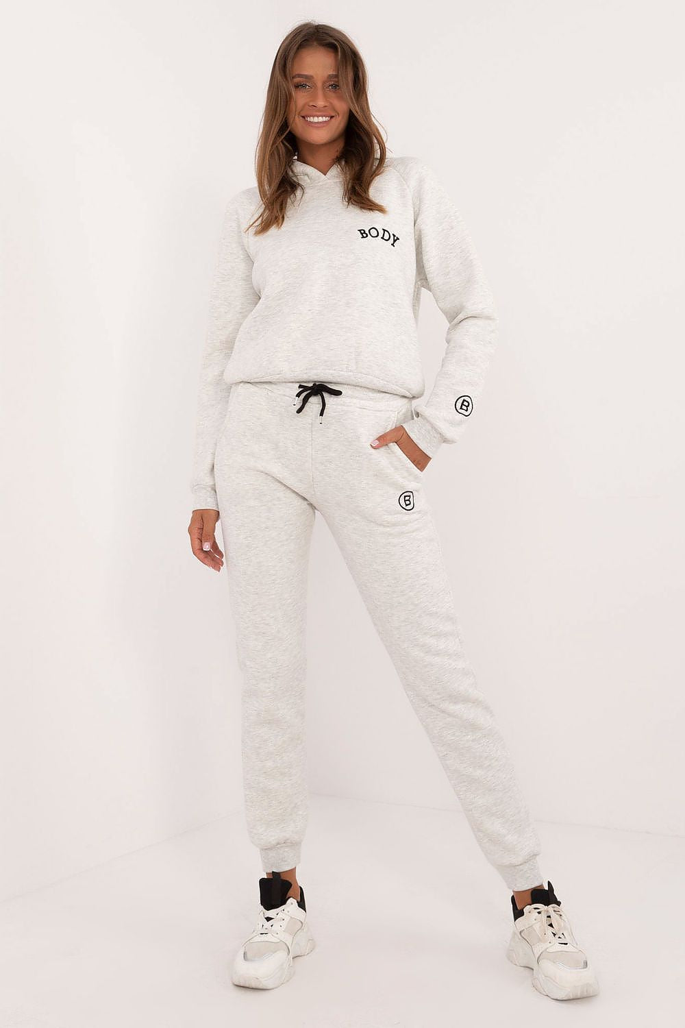Luxurious women's insulated melange set featuring a stylish sweatshirt and pants, crafted from a cozy cotton-polyester blend, provided by Factory Price.