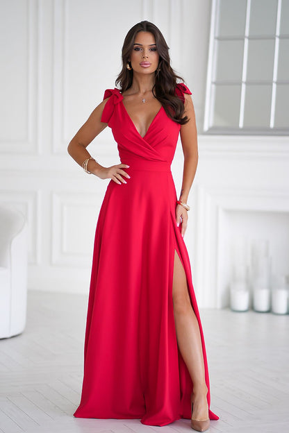 Elegant long dress by Bicotone featuring a stylish slit, adjustable shoulder ties and a perfect fit, ideal for special occasions such as prom or New Year's Eve.
