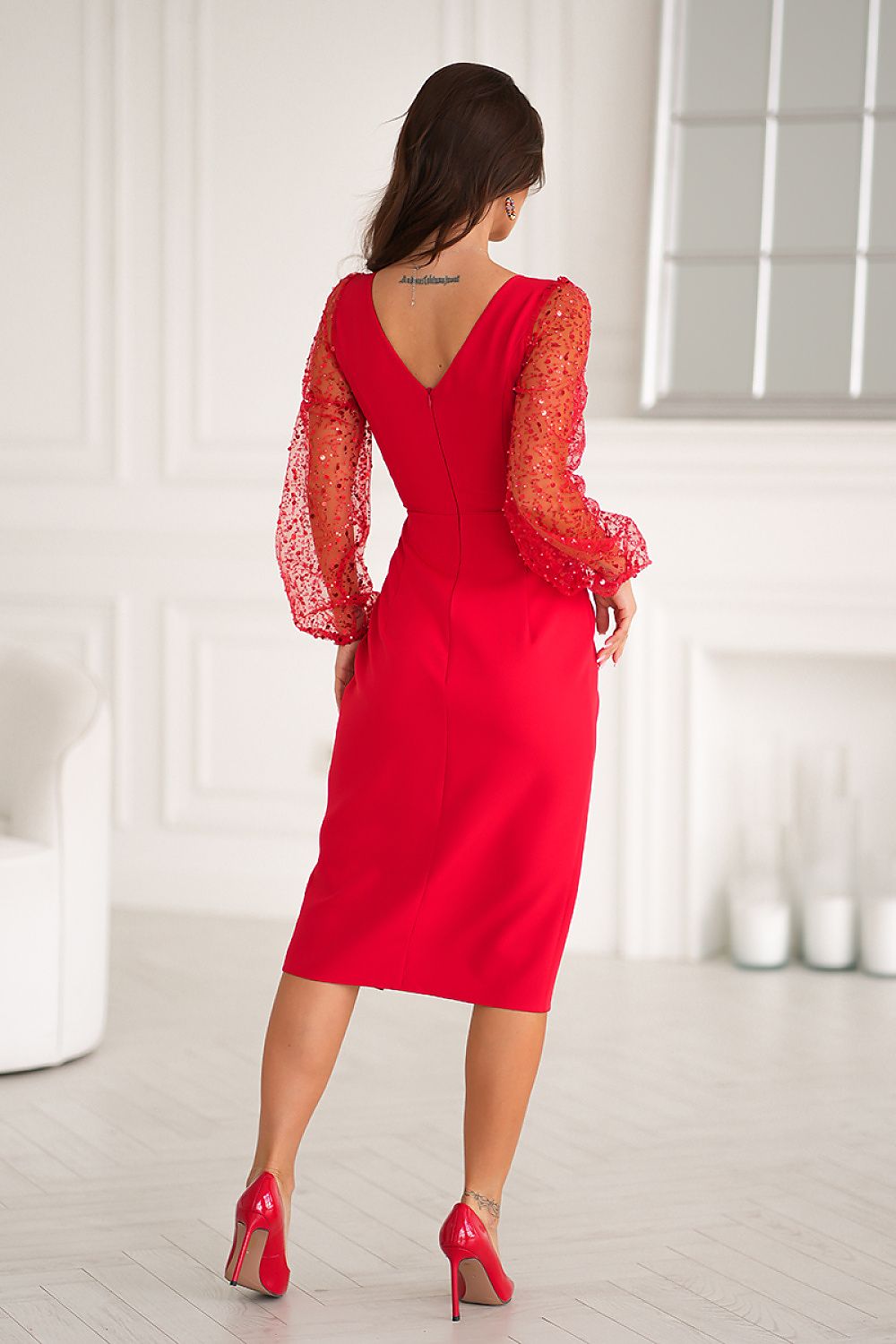Chic Bicotone evening dress with a delicate heart-shaped neckline, adorned with radiant sequin sleeves.
