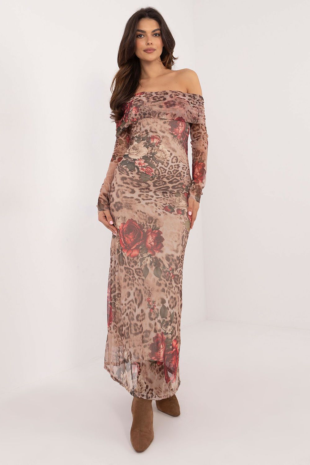 Full-length shot of Italy Moda's elegant leopard print pencil dress, illustrating its chic midi length and body-hugging fit.