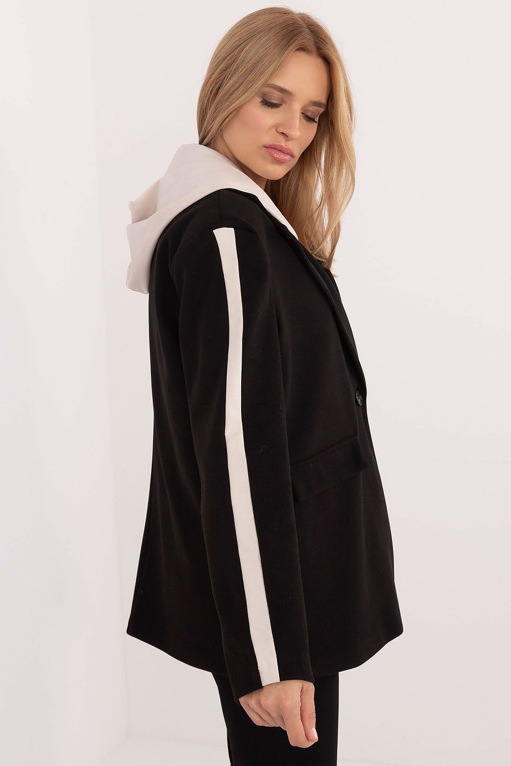 Luxury Italy Moda elegant sports jacket with detachable hood, showcasing its versatile design for all seasons, size EU 0.