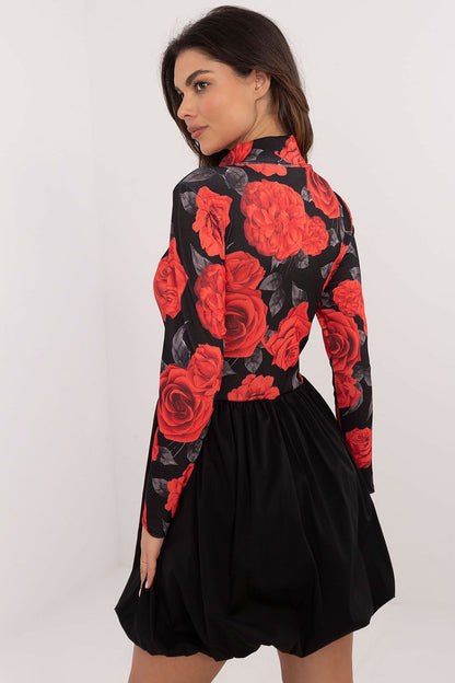 Flared bottom of the Italy Moda floral print daydress, accentuating feminine curves, ideal for special occasions.