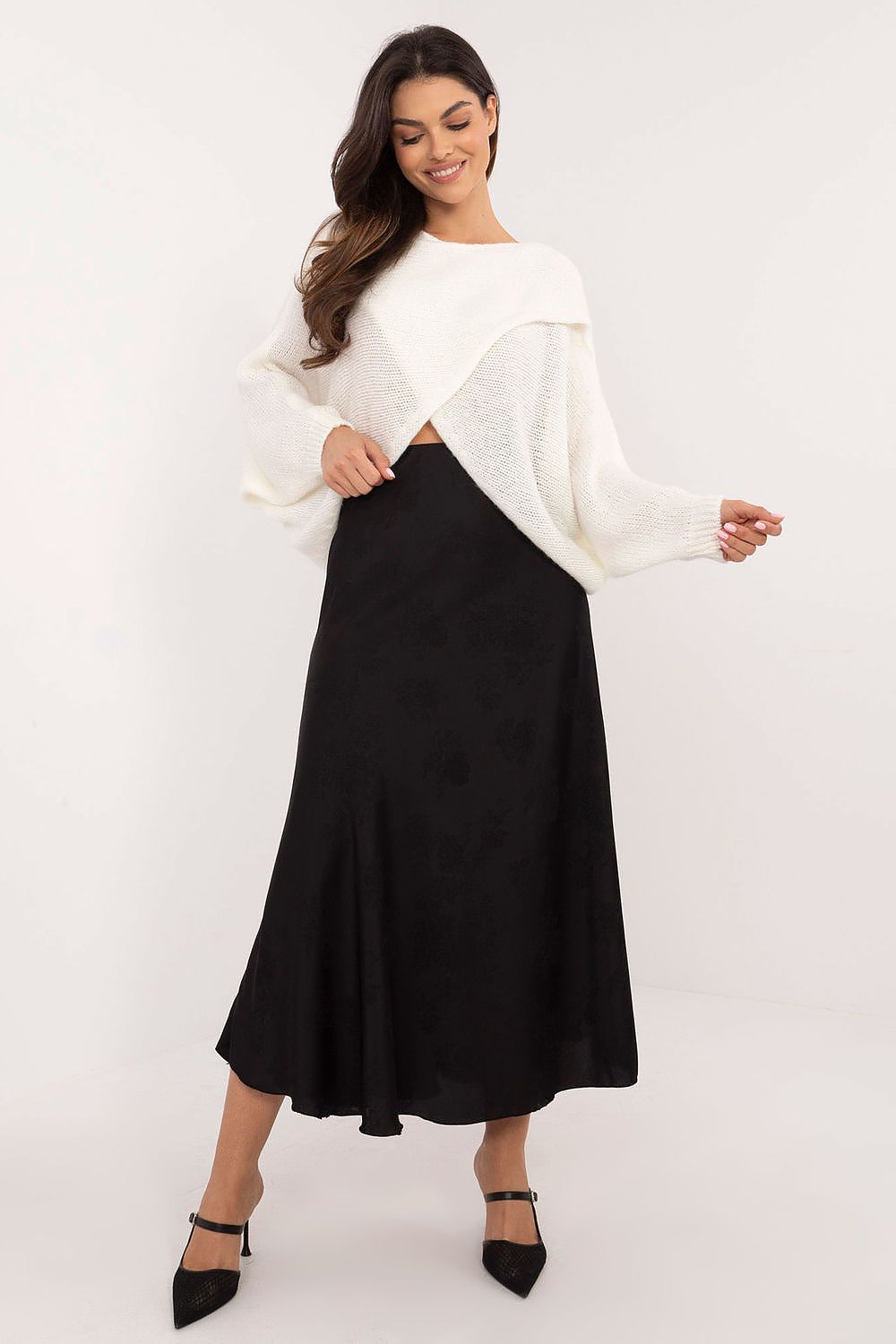 Elegant Och Bella Sweater detail highlighting the classic round neckline and long sleeves, made from a soft wool blend for optimal comfort.