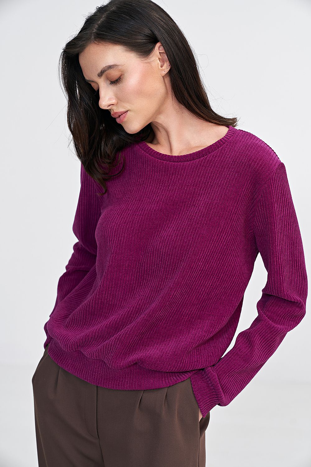 Elegant Nife blouse for women showcasing a timeless ribbed knit texture and long sleeves for a fashionable look.