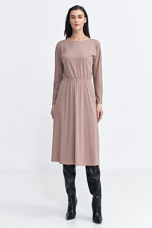 Elegant Midi Daydress by Nife, crafted from soft modal, featuring a sophisticated boat neckline and batwing sleeves, designed for effortless style in sizes EU 36-42.