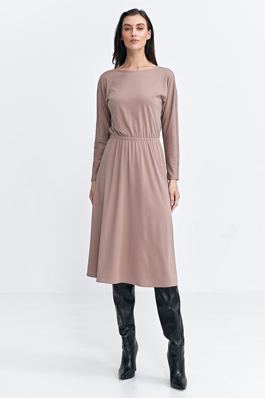 Elegant Nife Midi Daydress in soft modal fabric featuring a stylish boat neckline and batwing sleeves, designed for sizes EU 36-42.