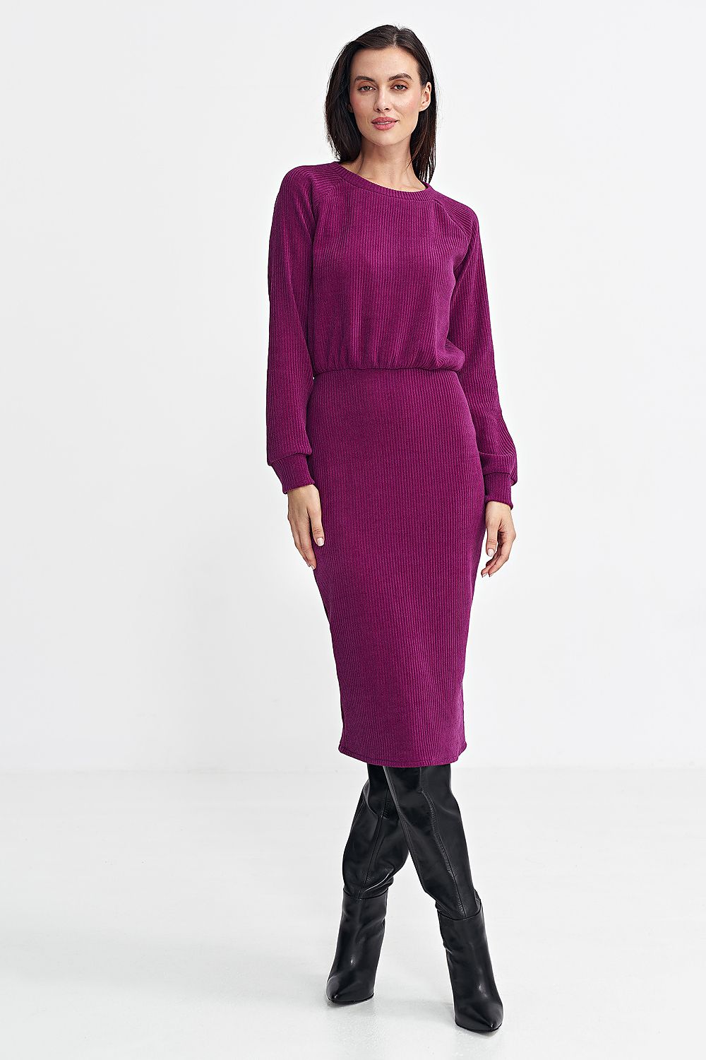 Close-up of the ruffle sleeve detail on the Nife elegant midi daydress, emphasizing its sophisticated design.