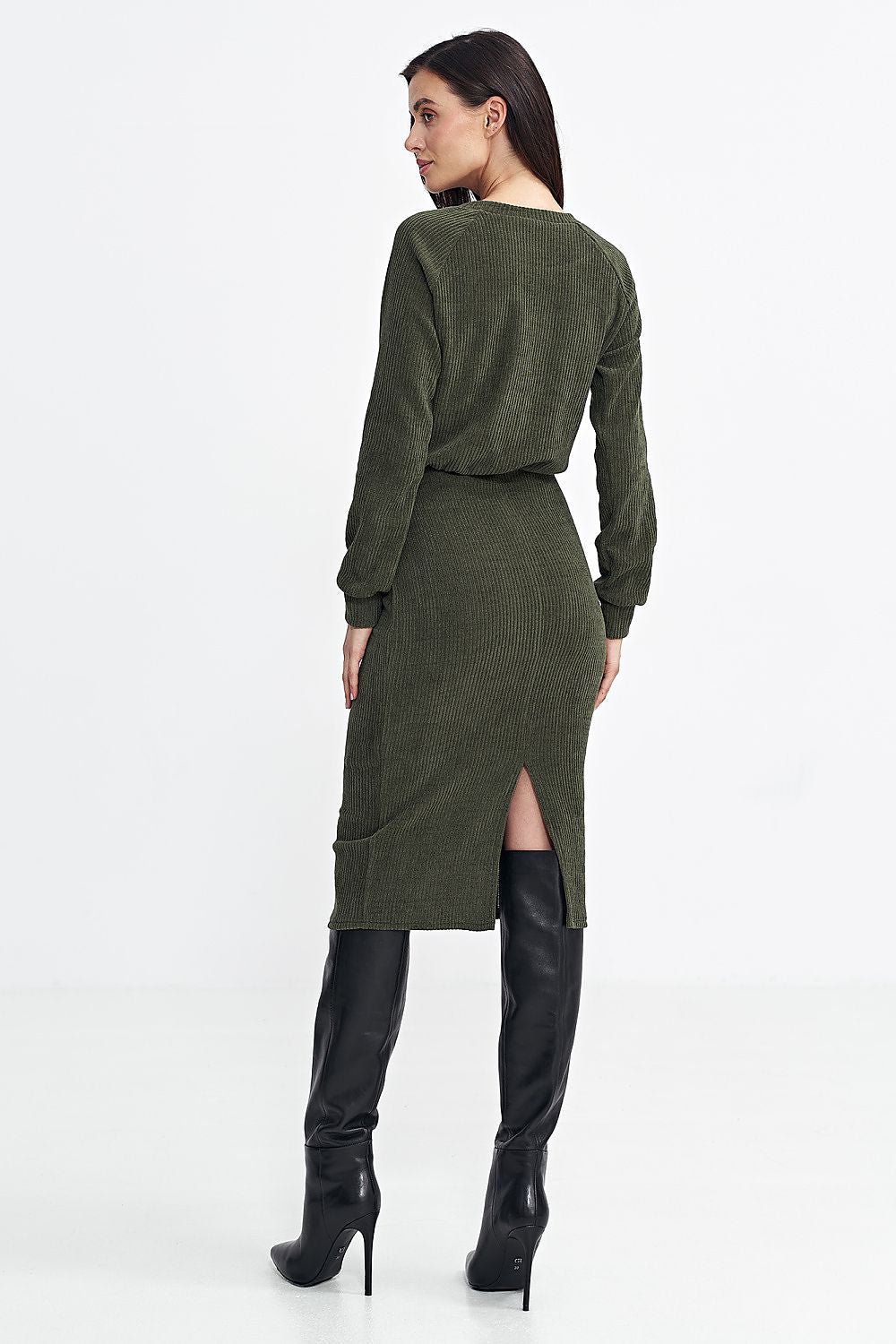 Elegant Nife midi daydress featuring ruffle sleeves and an elastic waistband, perfect for sophisticated occasions.