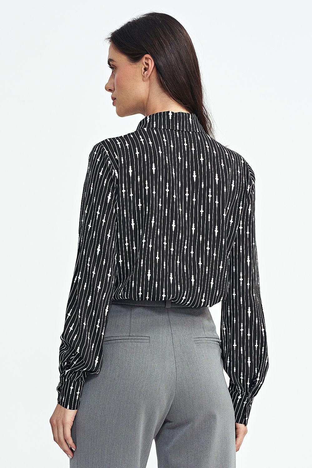 Fashionable long sleeve viscose shirt by Nife displayed in multiple sizes, reflecting chic style and comfortable fit.