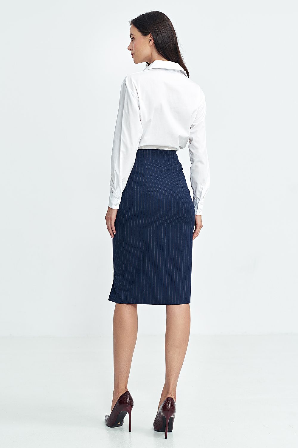 Nife's luxurious below-the-knee high-waisted skirt showcasing a chic slit and unique button detail, ideal for elegant occasions.