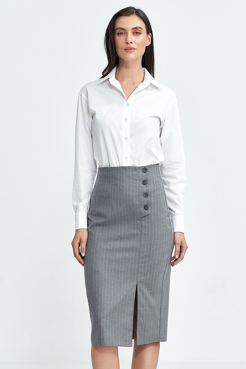 Versatile high-waisted skirt by Nife tailored for modern elegance, with a sophisticated design suitable for both work and special events.