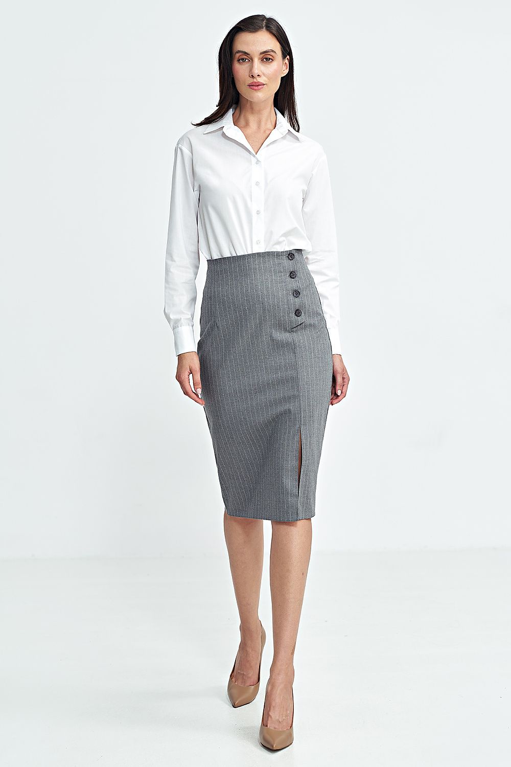Elegant high-waisted skirt with slit and decorative button closure from Nife, showcasing luxurious tennis-type stripes, perfect for any stylish wardrobe.