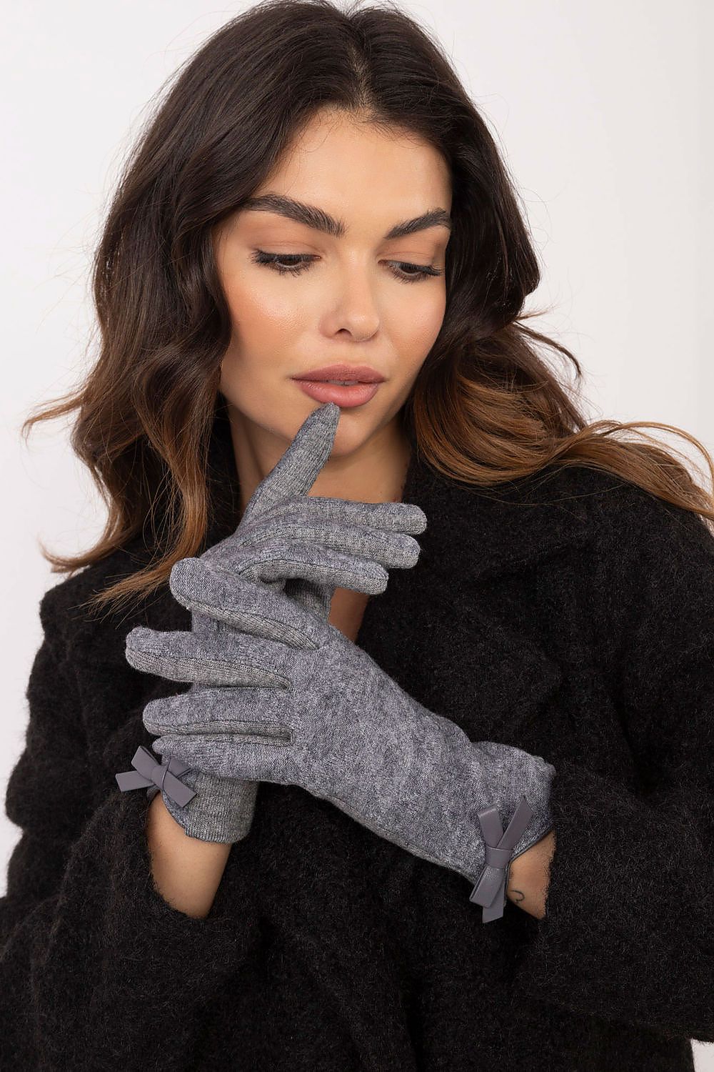 Elegant women's gloves by AT featuring decorative bows, touchscreen technology, and warm fabric, available in sizes S to L.